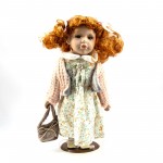 Порцеланова кукла момиче с чанта 