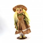 Порцеланова кукла момиче с шапка и сукман